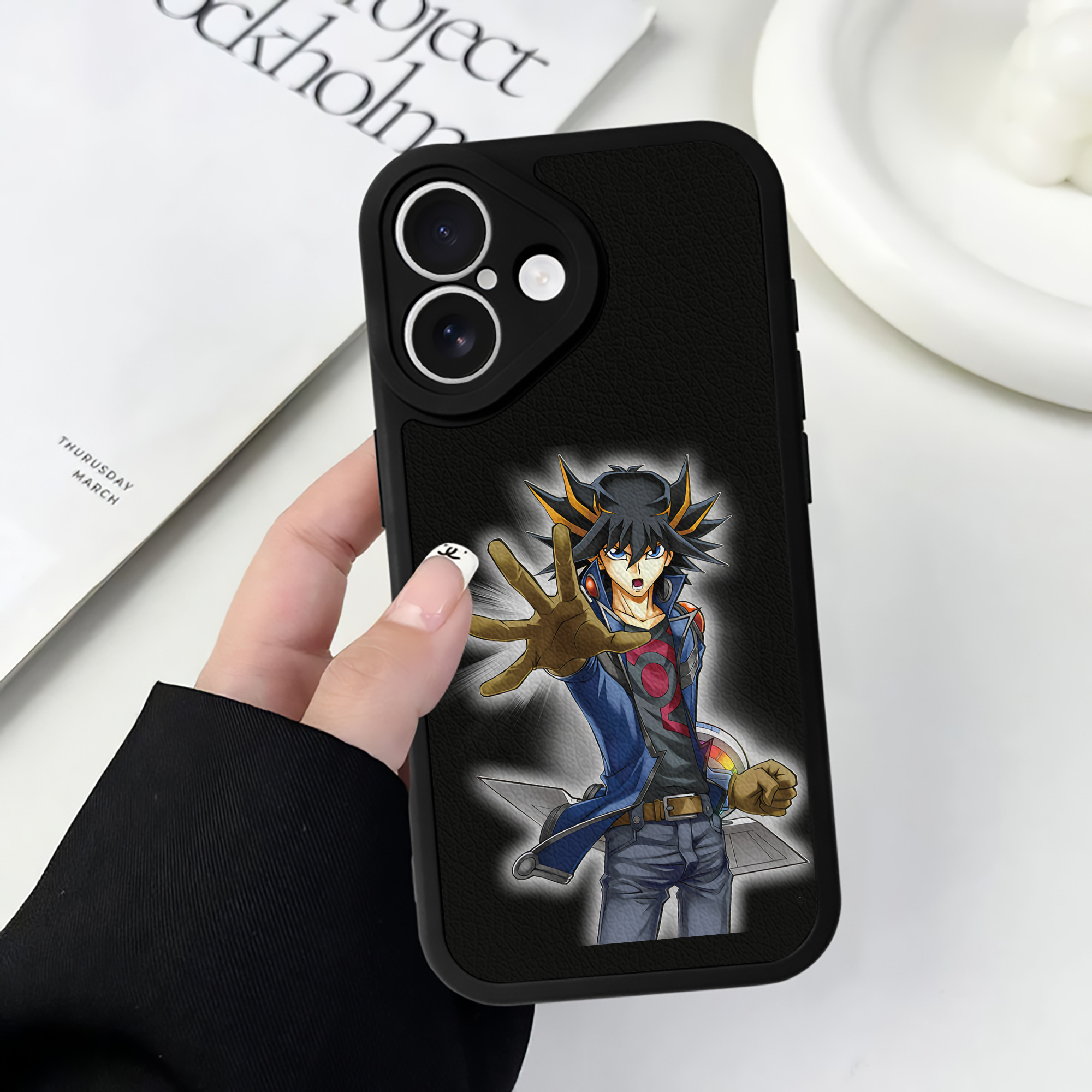 （画像用） 遊☆戯☆王 Yu-Gi-Oh! 【iPhone 16シリーズ対応】シリコンスマホケース（レザー調） 材質：シリコン